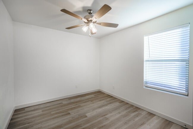 Photo - 8022 Elm Ave