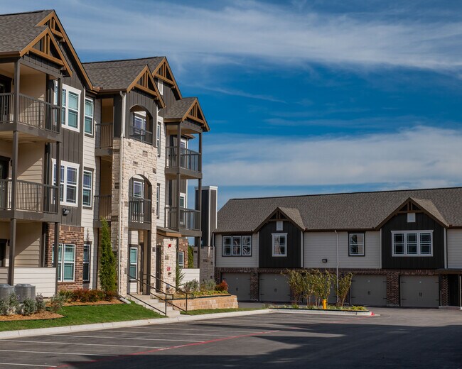 97 North Oak Apartments Kansas City, MO