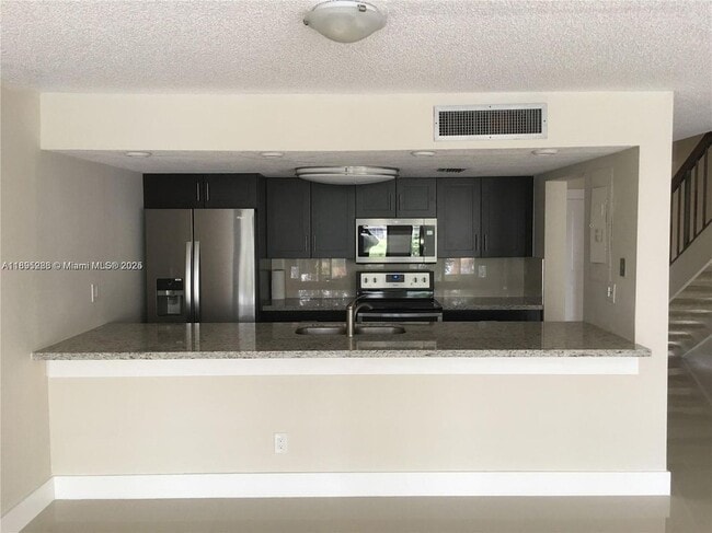 Building Photo - 10951 N Lakeview Dr
