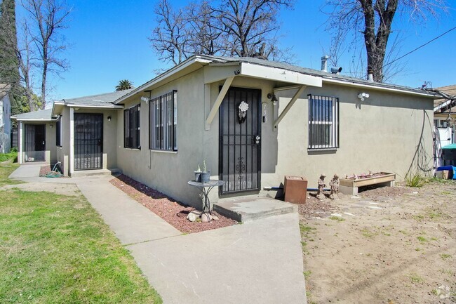 Building Photo - 754 W 11th St Unit 756 W 11th St. Rental