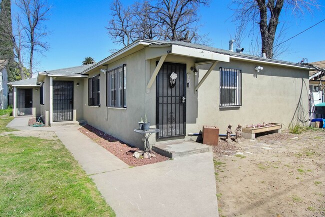 Photo - 754 W 11th St Apartment Unit 756 W 11th St.