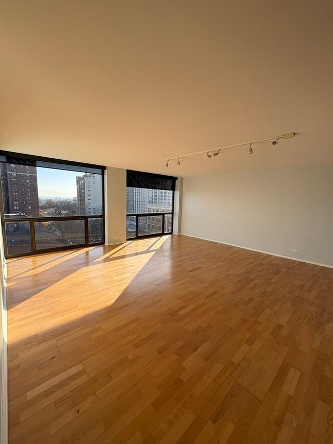 Photo - 4343 N Clarendon Ave Unidad 1004