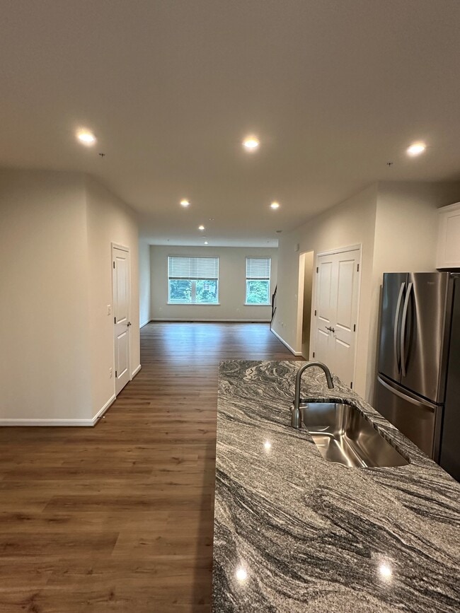 Photo - 1102 Thomas Trl