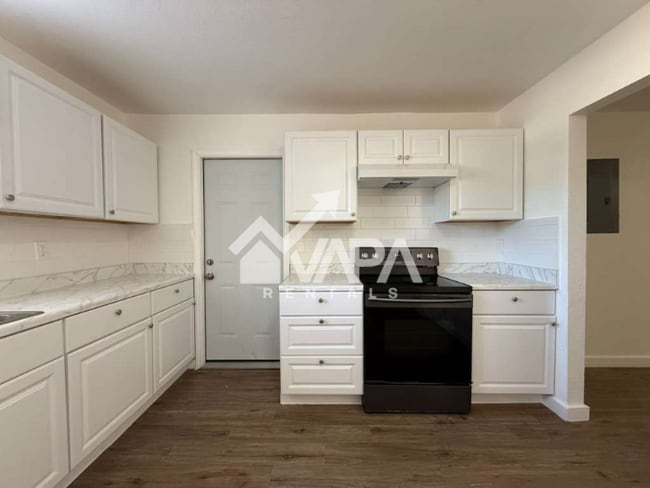 Photo - 5822 Lake Wind