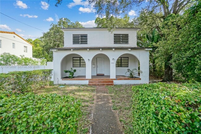 Building Photo - 3041 NW 15th St Unit 3041