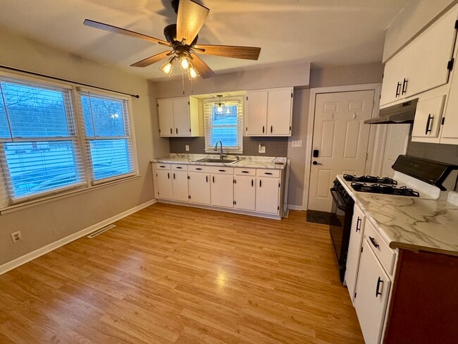 Photo - 7767 Montana St