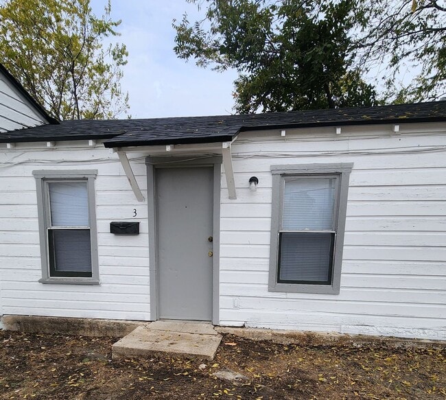 Building Photo - 2718 W Ave M Unit 3 Rental