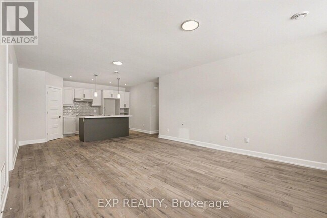 Photo - 440 Falcon Ln