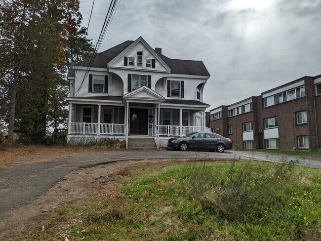 Front of Building - 123 Walnut St Apartments Unit 2