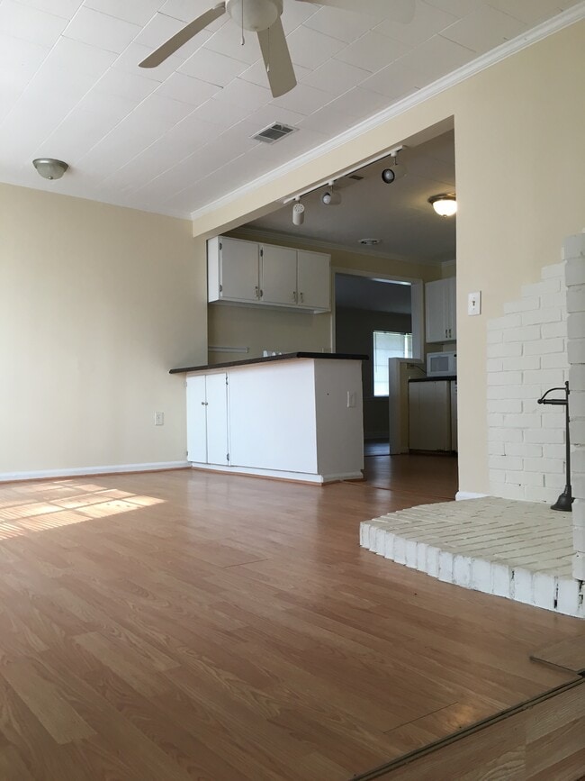 Photo - 300 Catherine Ave