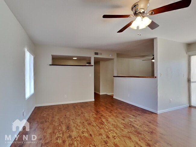 Photo - 725 W Utopia Rd