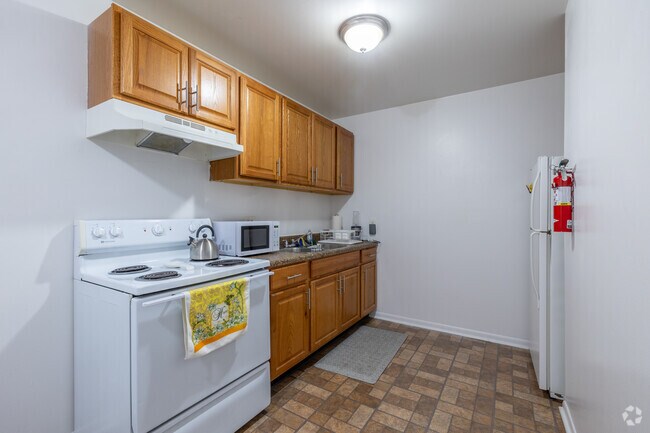 2BR, 1BA - 785SF - Kitchen