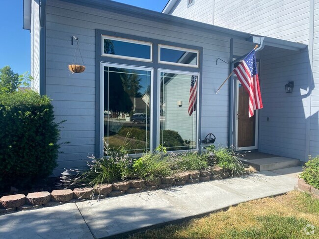 Building Photo - 4426 S Tinker Ave Rental