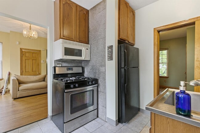 32 William St Unit 1