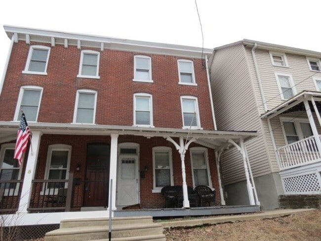 7 Cedar Ave