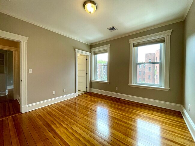 Photo - 5 Strathmore Rd Unit 3