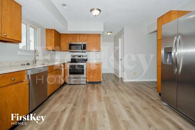 Photo - 6344 River Valley Way