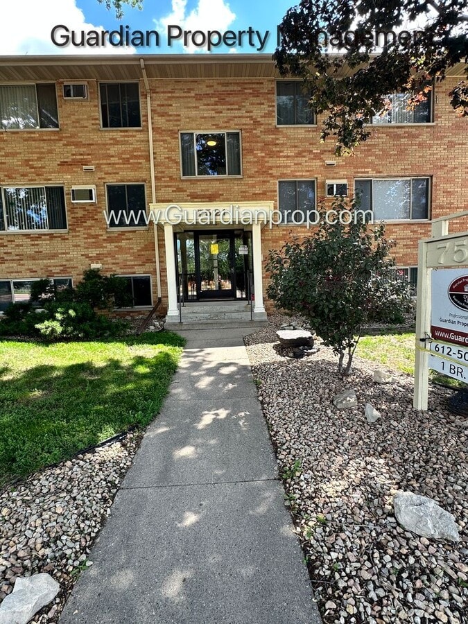 Photo - Richfield Ground Level 1 Bedroom, Heat Paid, Parking, Free USI Fiber Internet, Parking Unit #1
