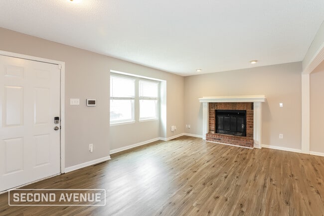 Photo - 701 SE Redwood Ln