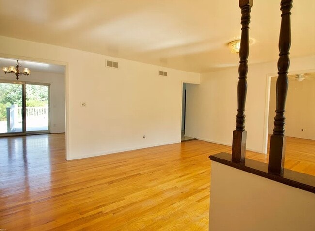 Photo - 32 Meadowbrook Ln