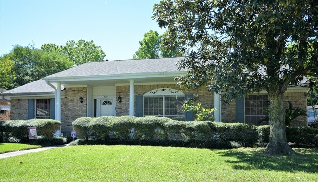 Building Photo - 6011 Arboles Dr