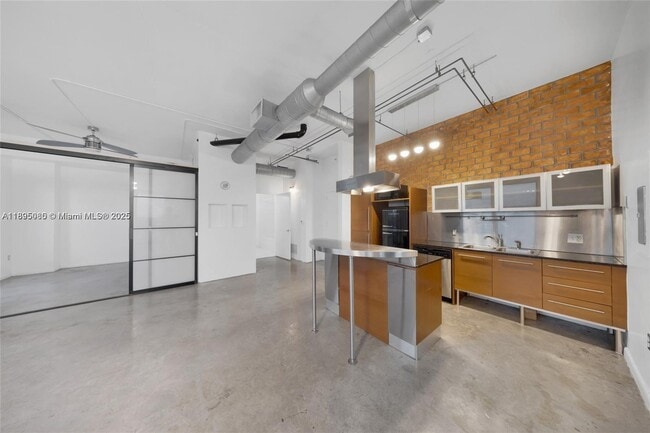 Photo - 10 SW South River Dr Unit Phi15