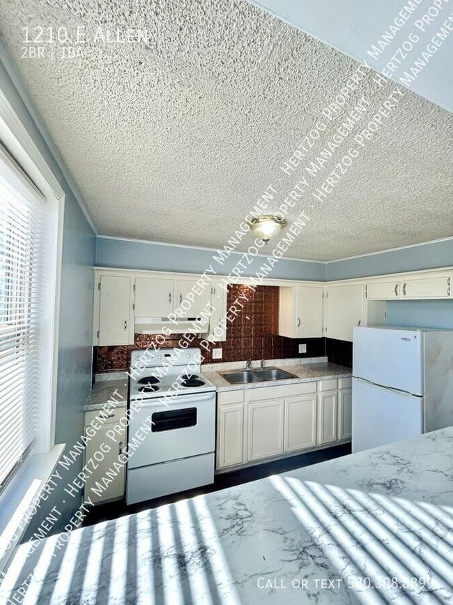 Photo - 1210 E Allen-