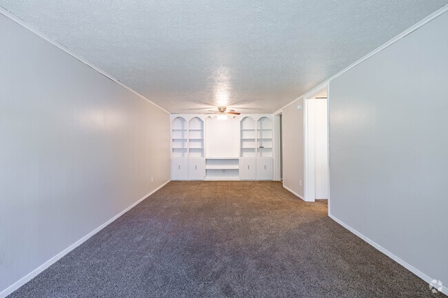 1BR, 1BA - 576SF - Living Room