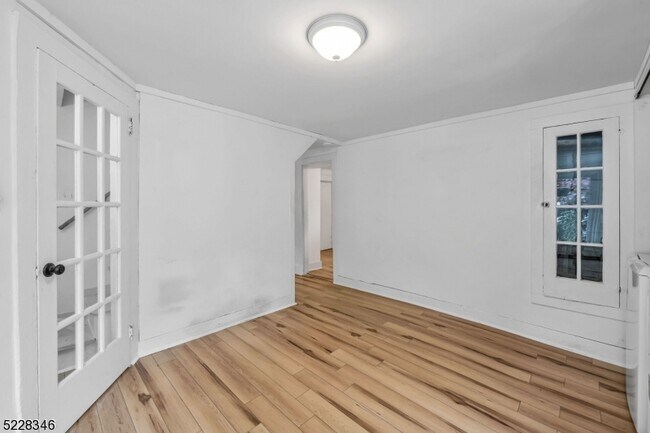 Photo - 65 Madison St