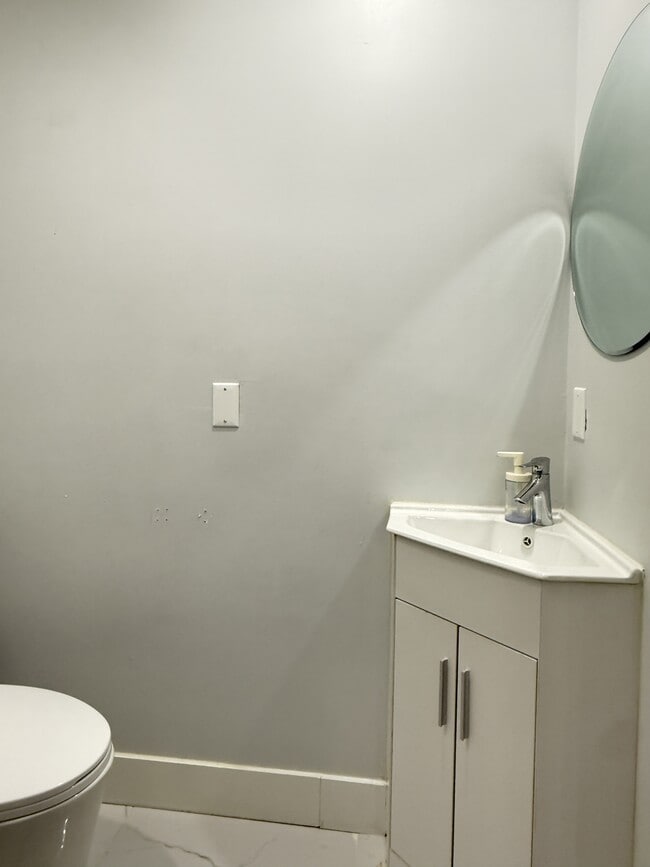 Photo - 15691-15620 20 Ave
