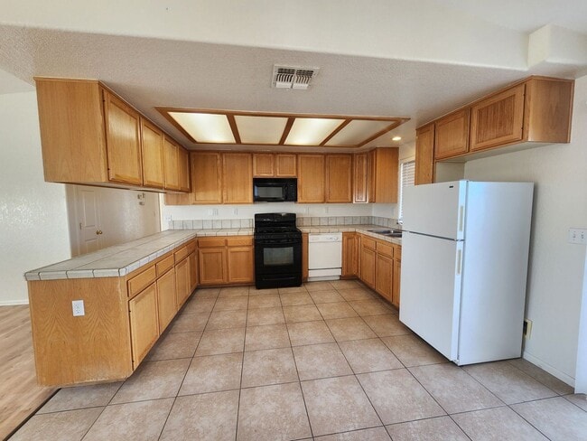 Photo - Downtown Corner Lot 3 bedroom 2 Bath