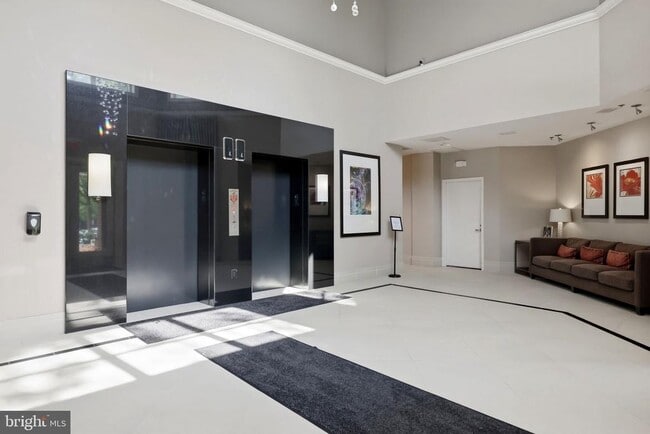 Building Photo - 1625 International Dr Unit 316