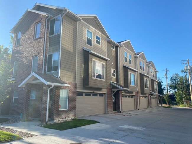 Building Photo - 361 W Reed Ave Unit 102