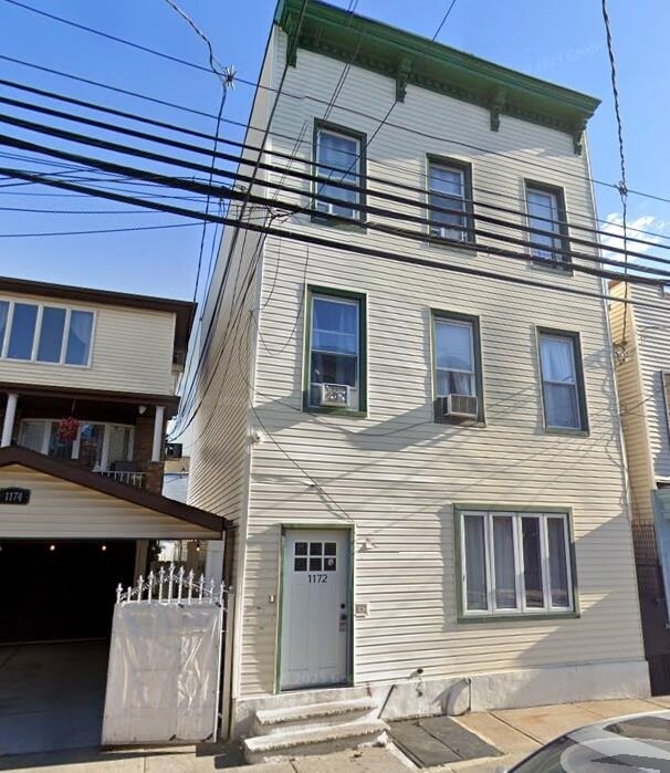 Building Photo - 1172 Summit Ave Unit #2 Rental