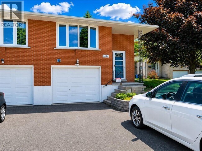 Photo - 637B SILVERBIRCH Road
