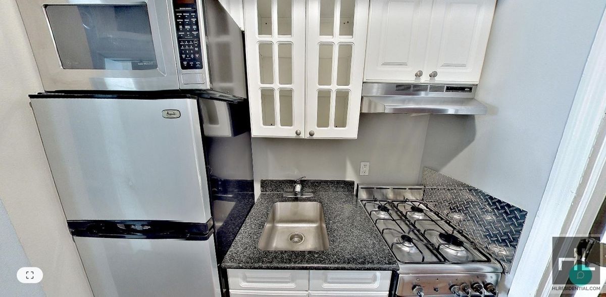 Photo - E 13TH ST. Unidad 1A