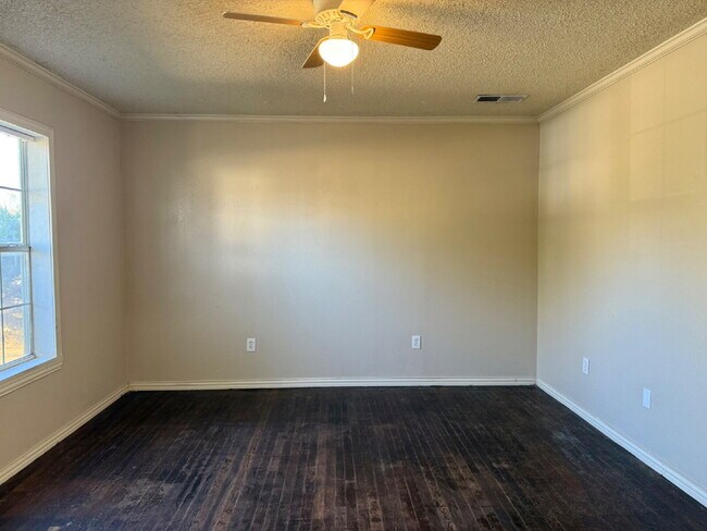 Photo - Sun-Filled 2 Bedroom close to Parks and Local Spots!