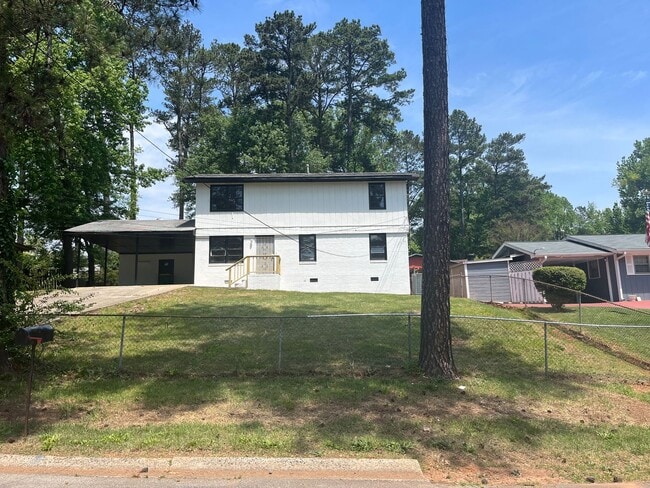 Building Photo - Updated 6bd/3ba w/ Large Backyard in Fores...