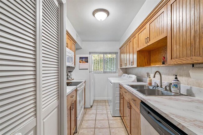 Photo - 501 E Bay Dr Unidad 1602