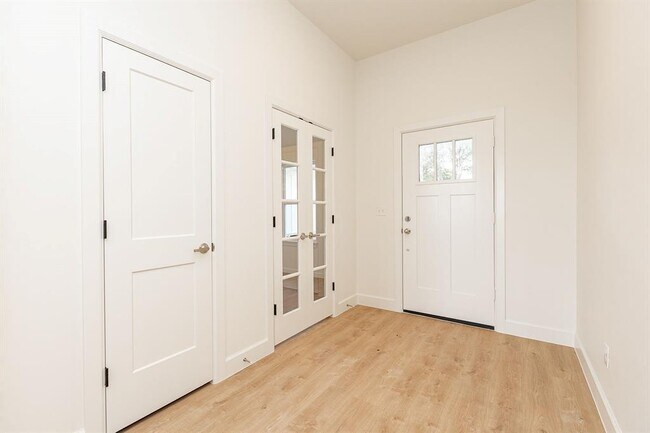 Photo - 127 Willow Grv Ln