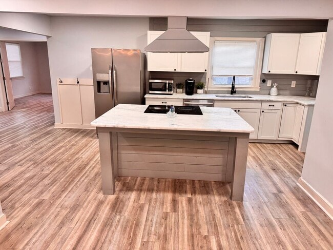 Building Photo - 2680 Acadia St