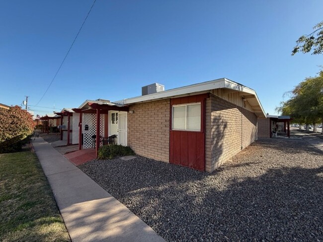 Building Photo - Condo in Youngtown! Unit 5