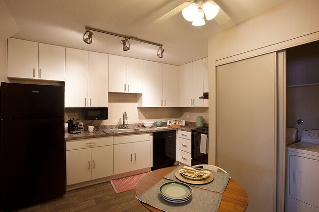 228918_5 - Heritage District