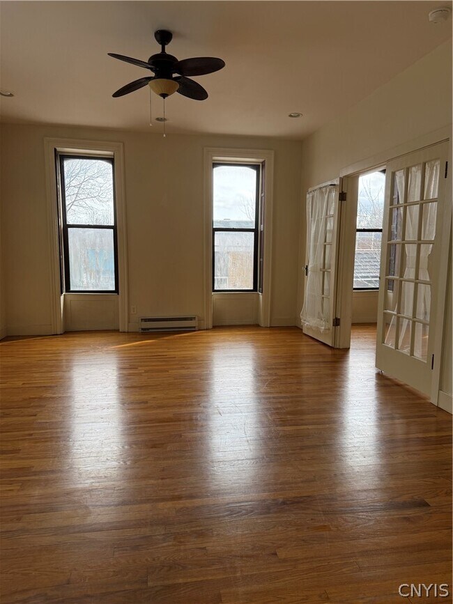 Photo - 137 S Peterboro St