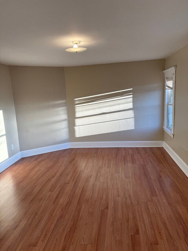 896 Howard Ave Unit 3