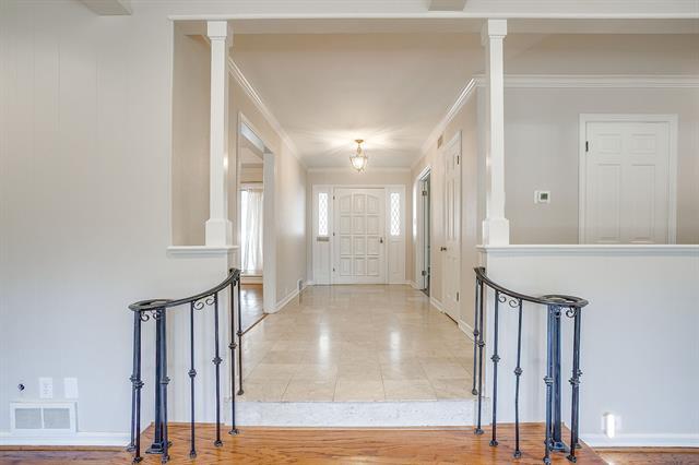 Photo - 2400 Winton Terrace W