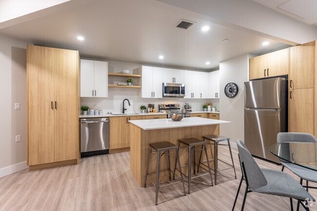 2BR, 1BA - 812SF - Kitchen - The Churchill Apartments