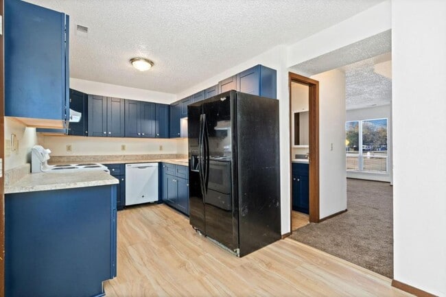 Photo - 906 Hersinger Pl