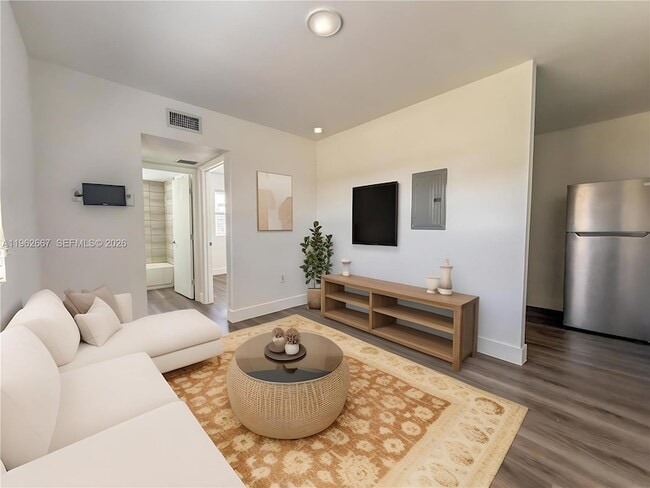 Building Photo - 1710 NW 1st Ct Unit 1