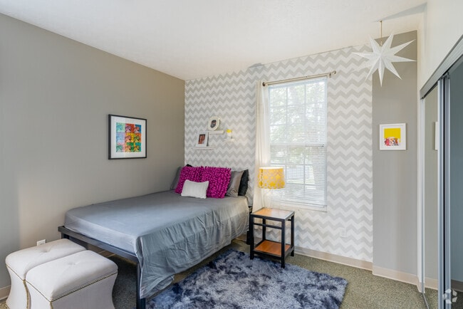 4BR,4BA-1,800SF